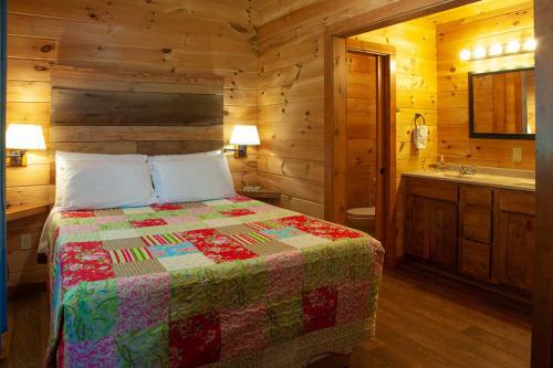 cb1-cabin-bedroom