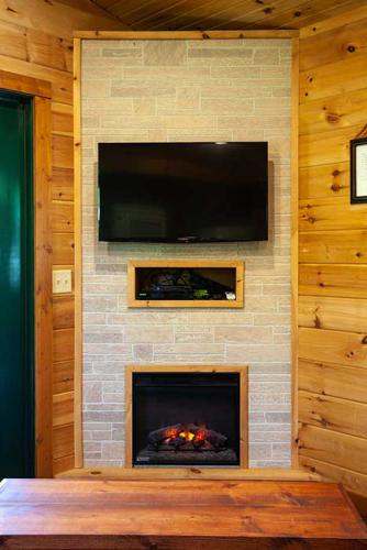 cb1-cabin-fireplace-tv